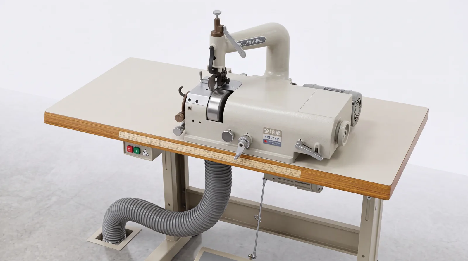 자사 공장에 설비된 Leather Skiving Machine 장비의 실제 모습